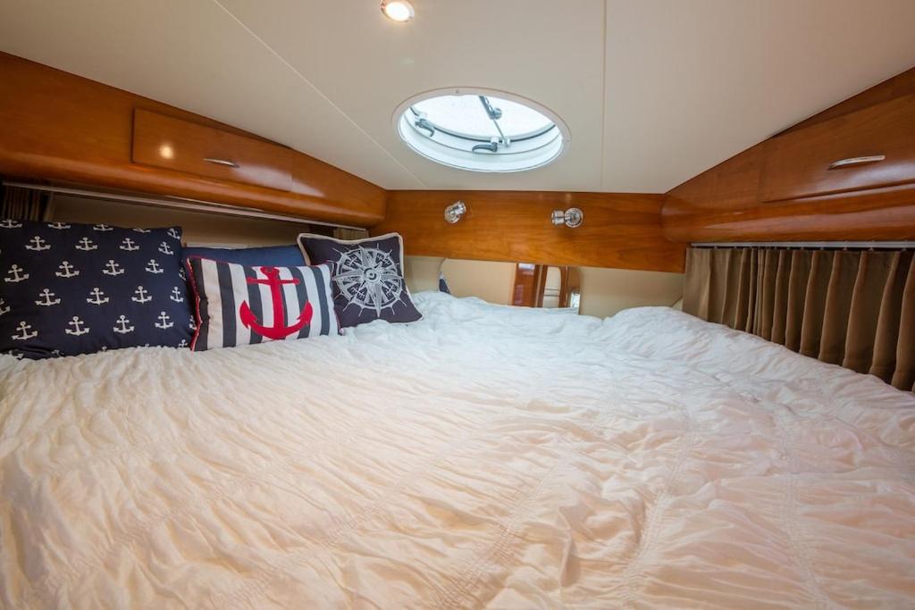 Hotel Sea Pearl Boston Yacht Exterior foto