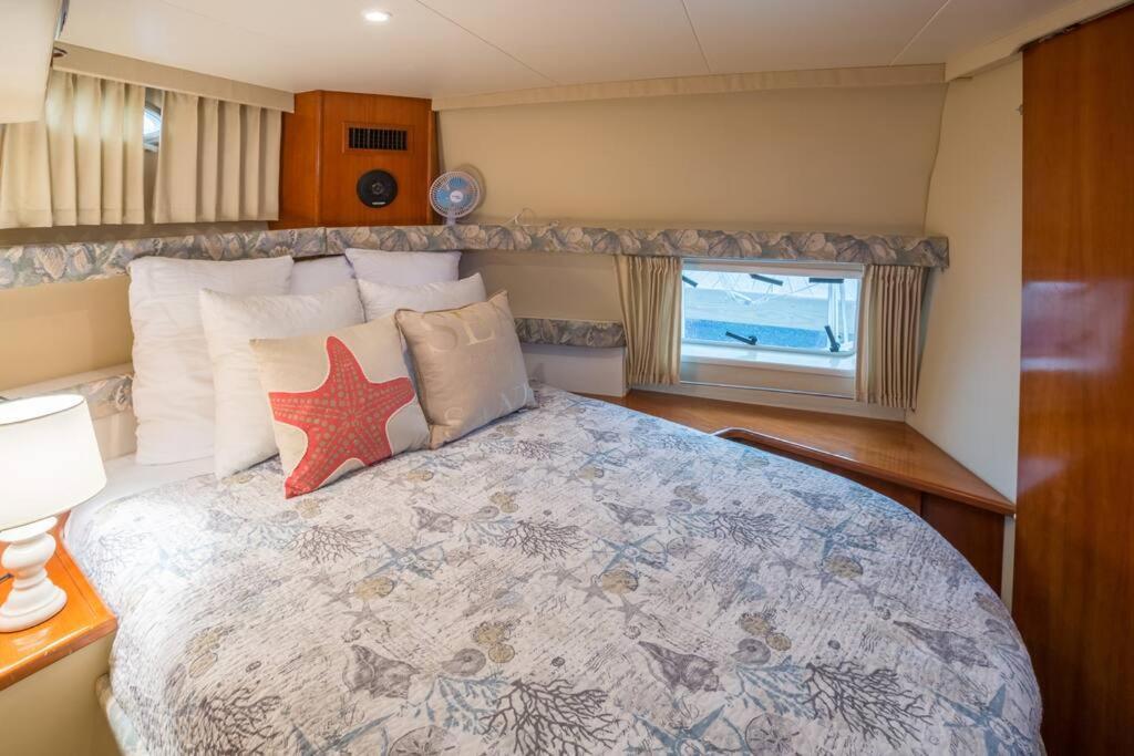 Hotel Sea Pearl Boston Yacht Exterior foto